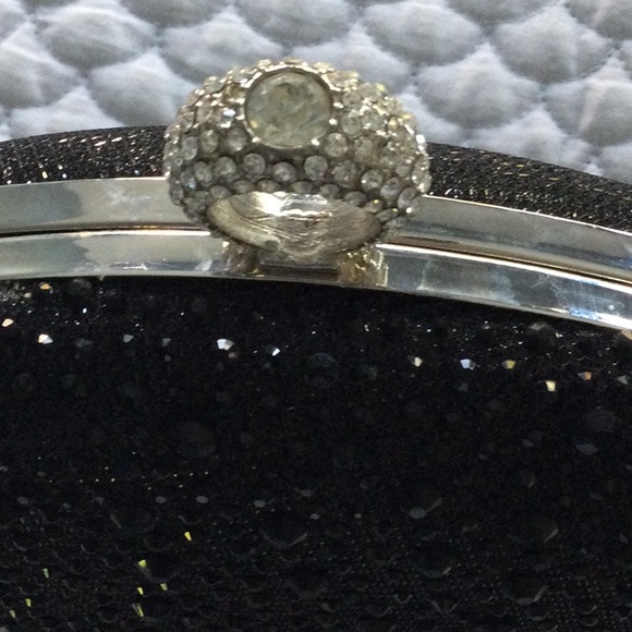 Elegant evening clutch with crossbody chain - Picture 4 of 8